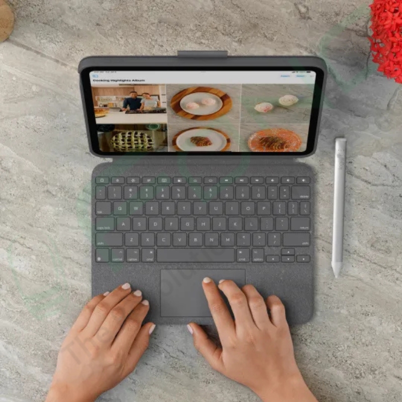 Logitech Combo Touch for iPad Pro M4 11-inch