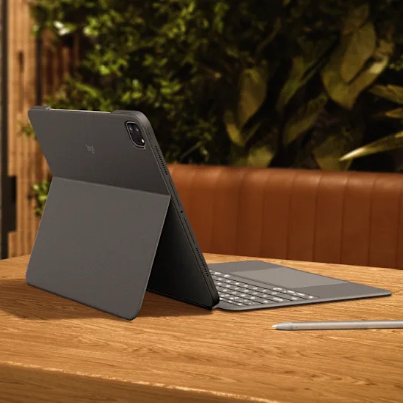 Logitech Combo Touch for iPad Pro M4 11-inch